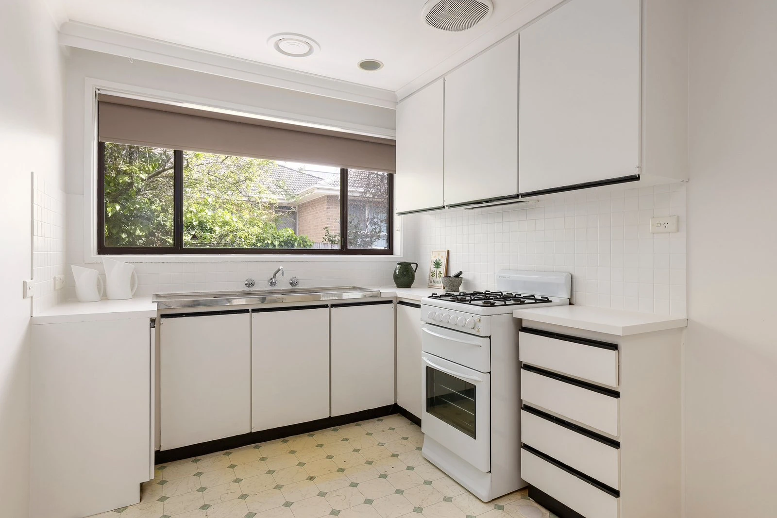 1/8 Norfolk Road, Surrey Hills, 3127