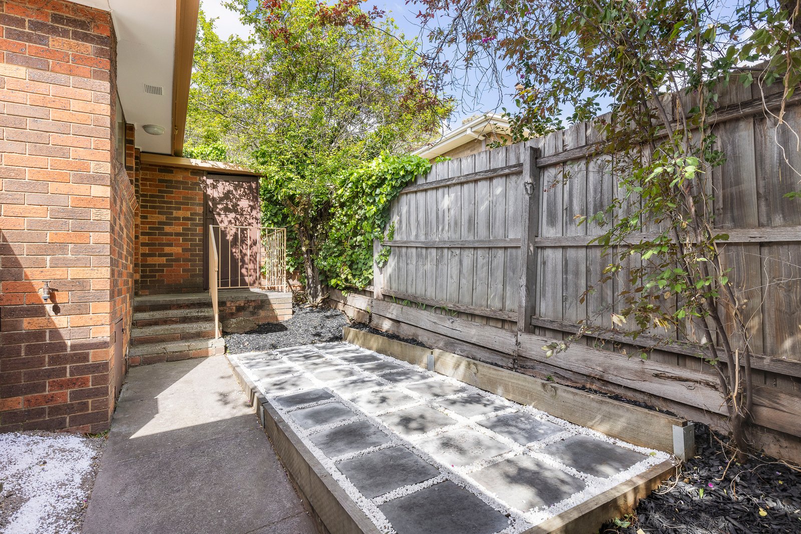 1/8 Norfolk Road, Surrey Hills, 3127