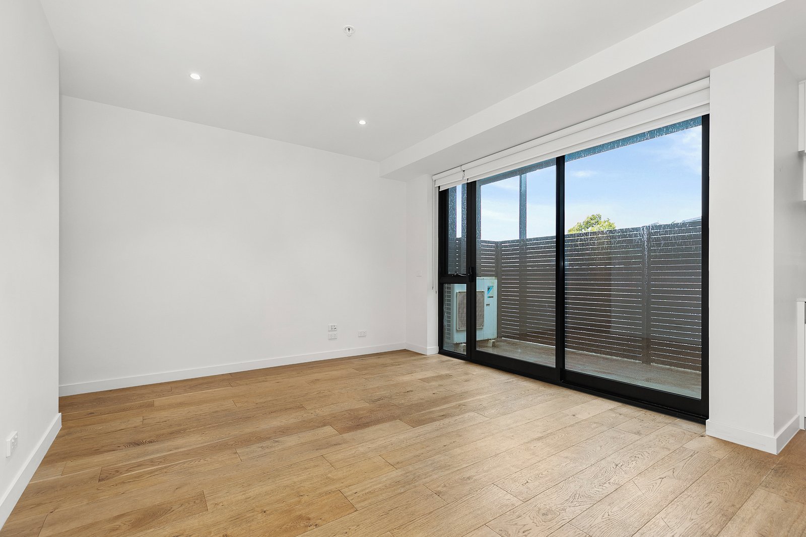 18/872-874 Doncaster Road, Doncaster East, 3109