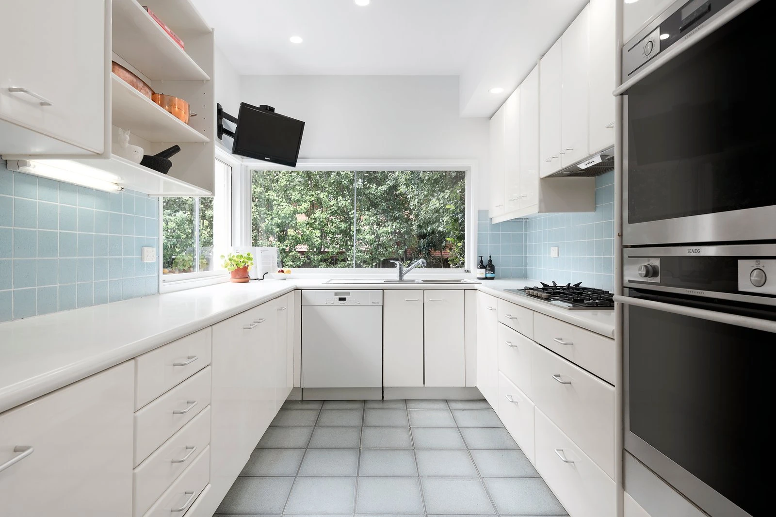 19 Stanley Grove, Canterbury, 3126