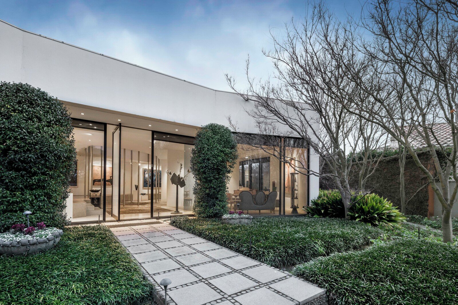 2 Crestmont Court, Toorak, 3142
