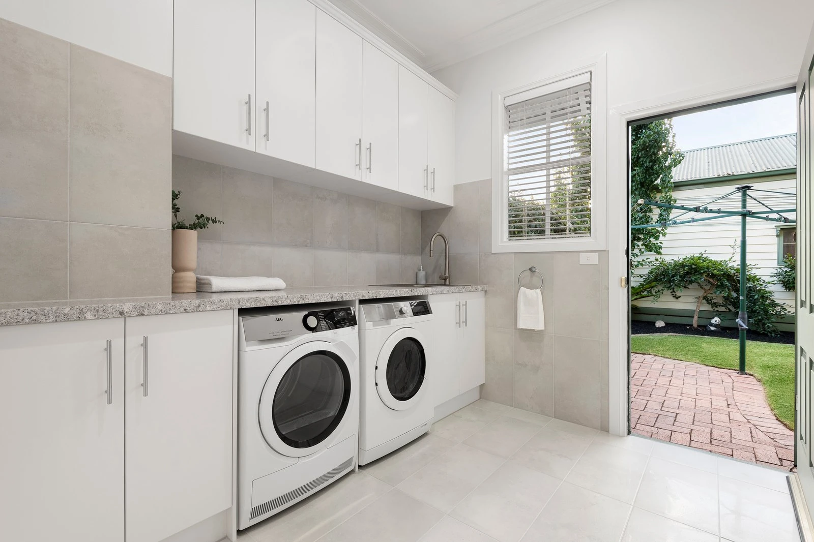 2 Park Road, Glen Iris, 3146