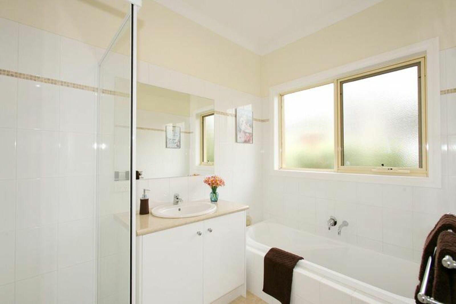 20 Glenview Road, Doncaster East, 3109