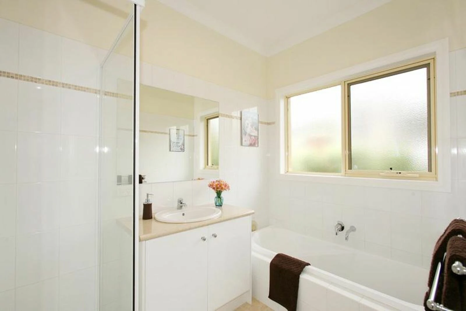 20 Glenview Road, Doncaster East, 3109