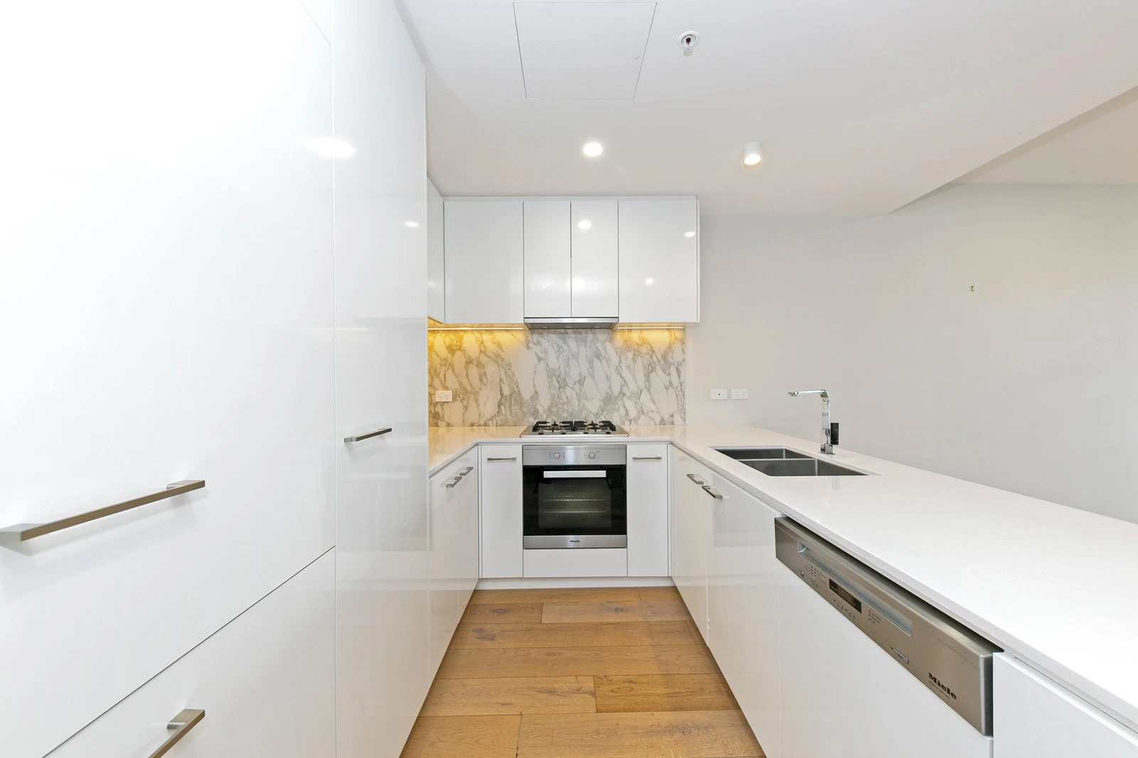 201/832 Doncaster Road, Doncaster, 3108