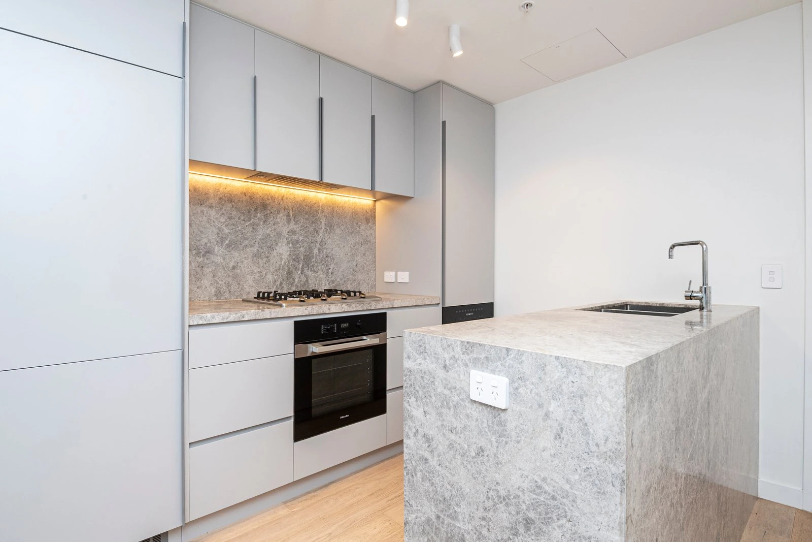 205/553 Burke Road, Camberwell, Vic