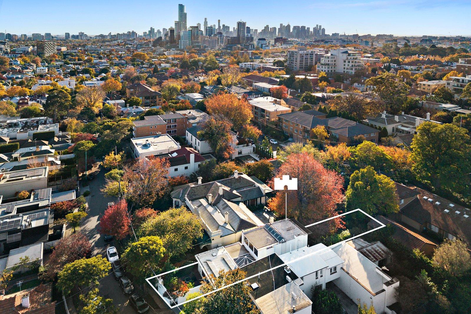 21 Woodside Crescent, Toorak, 3142