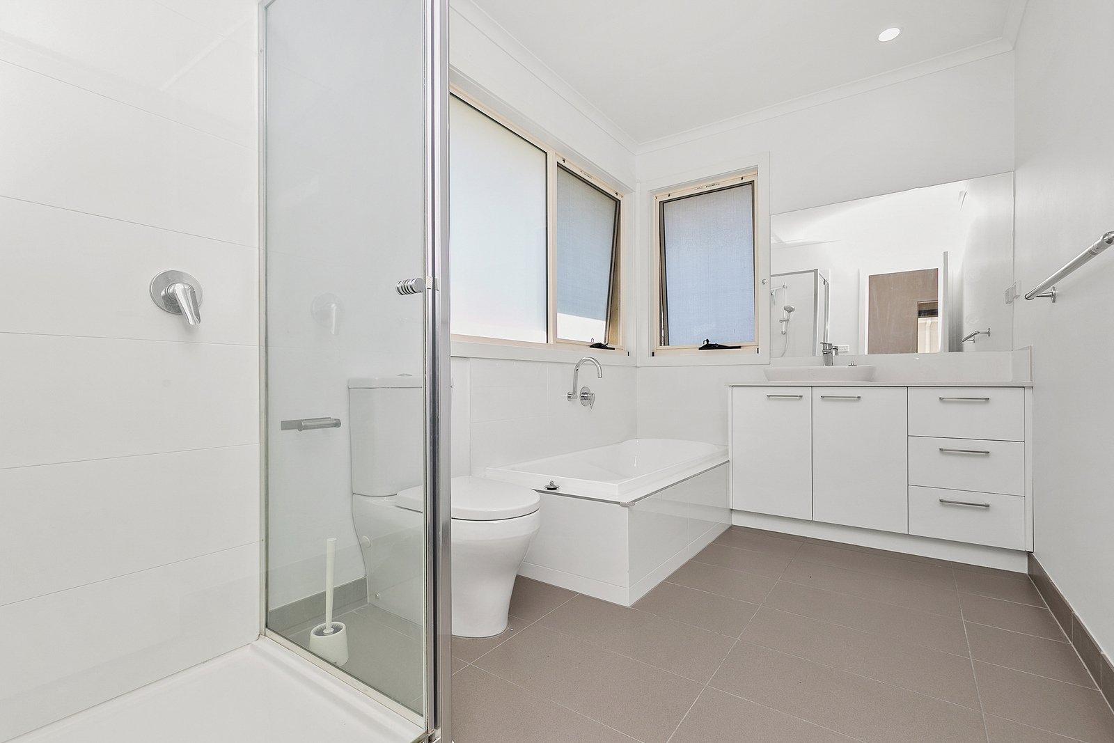 2/10 Central Avenue, Burwood, 3125