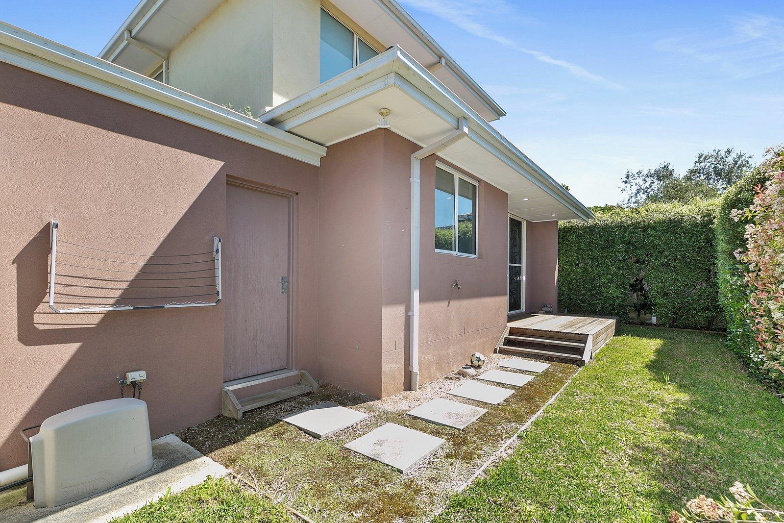 2/10 Central Avenue, Burwood, 3125
