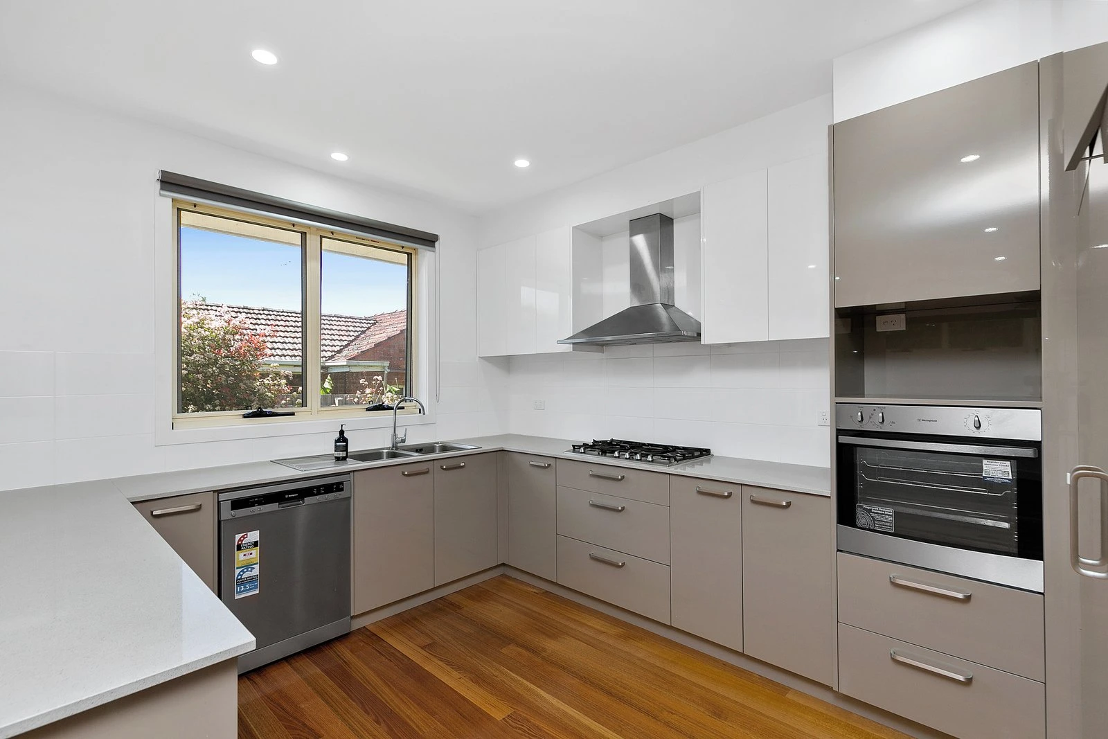 2/10 Central Avenue, Burwood, 3125