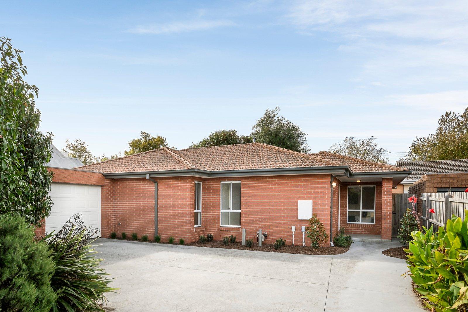 2/10 Clapham Road, Hughesdale, 3166