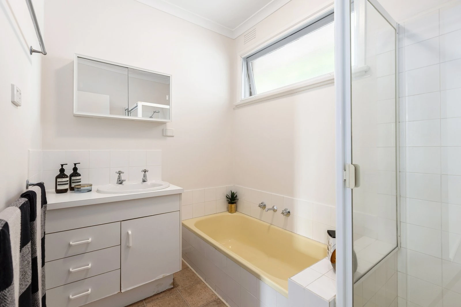 2/10 Norfolk Road, Surrey Hills, 3127