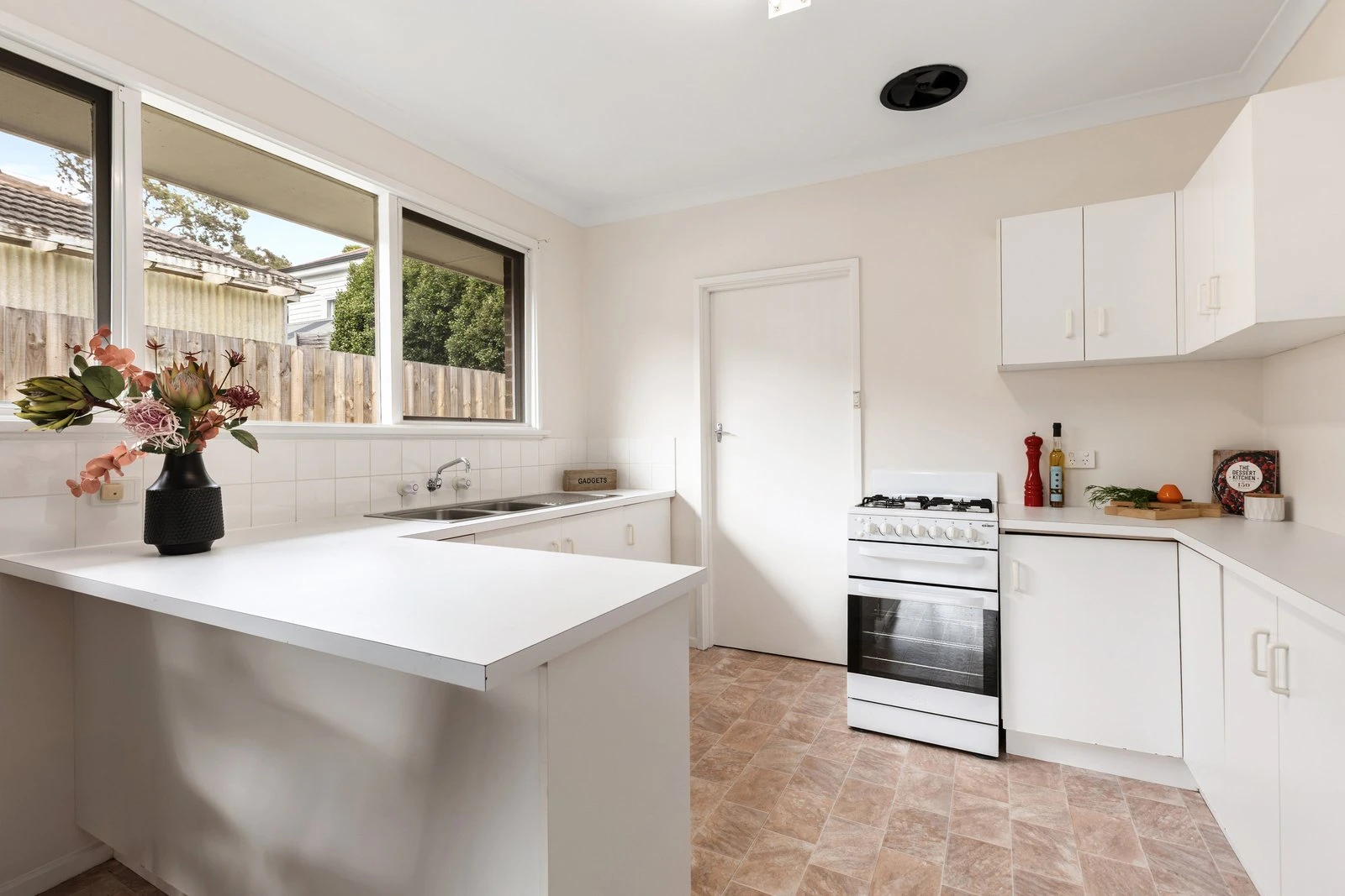 2/10 Norfolk Road, Surrey Hills, 3127