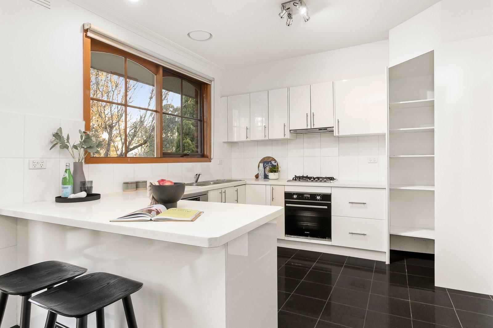 2/11 Valerie Street, Kew East, 3102