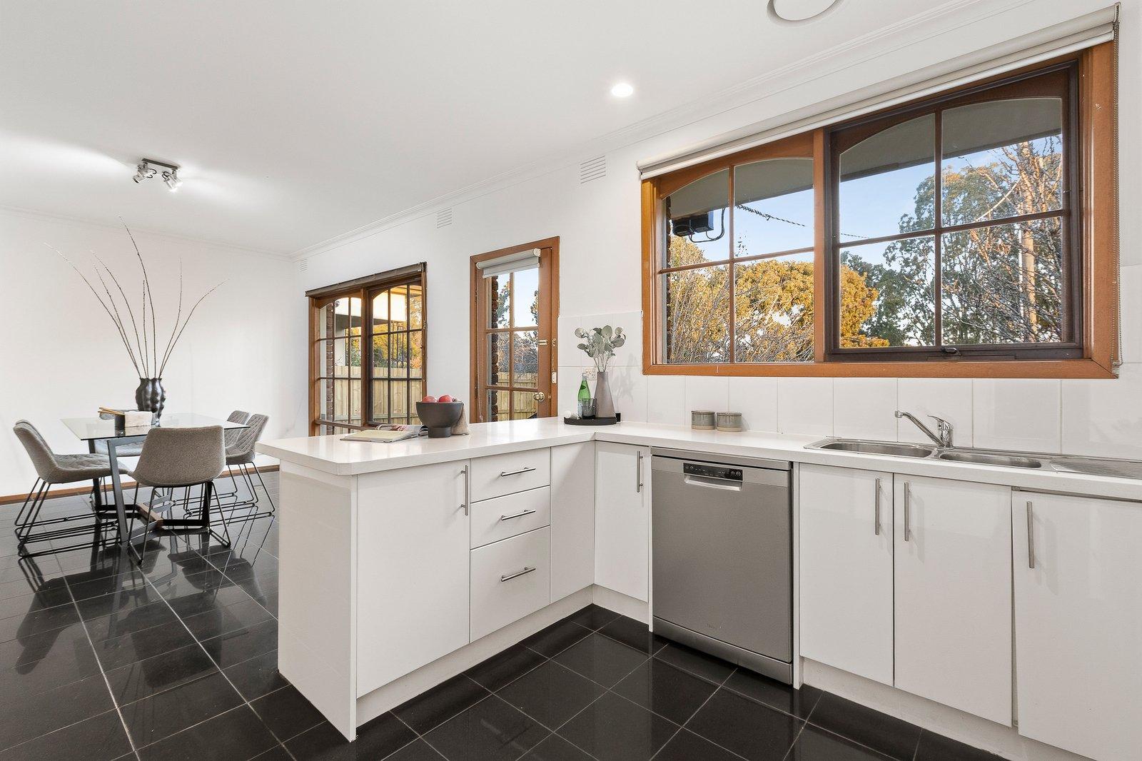 2/11 Valerie Street, Kew East, 3102
