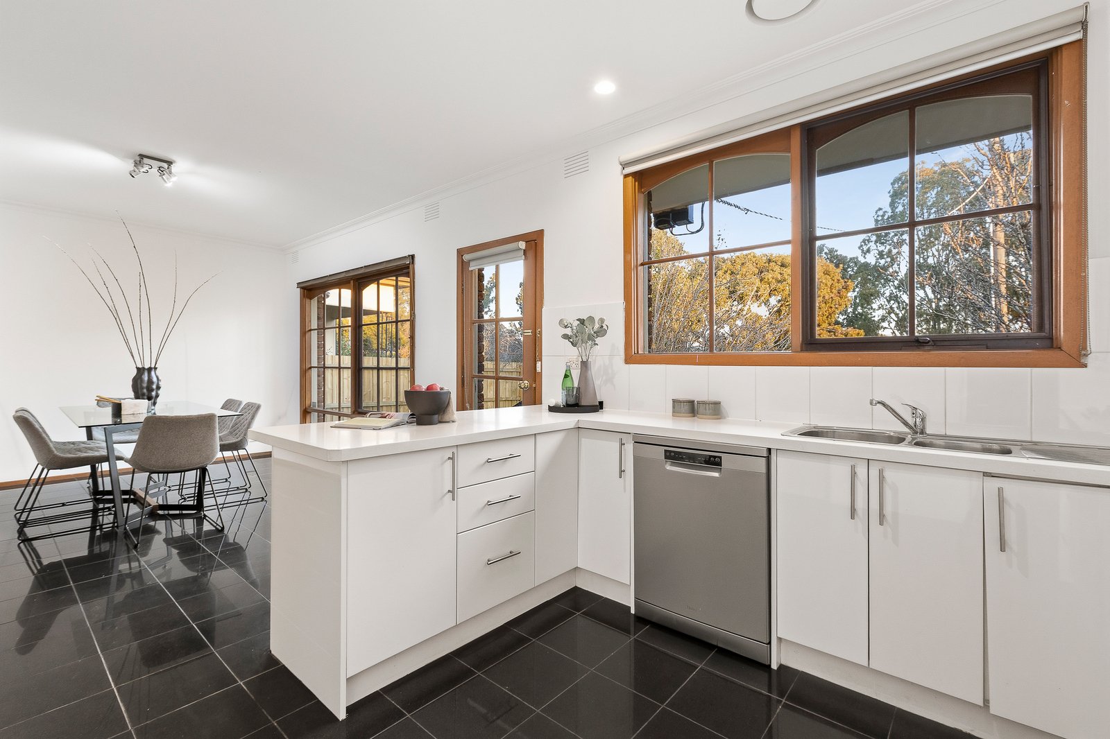2/11 Valerie Street, Kew East, 3102