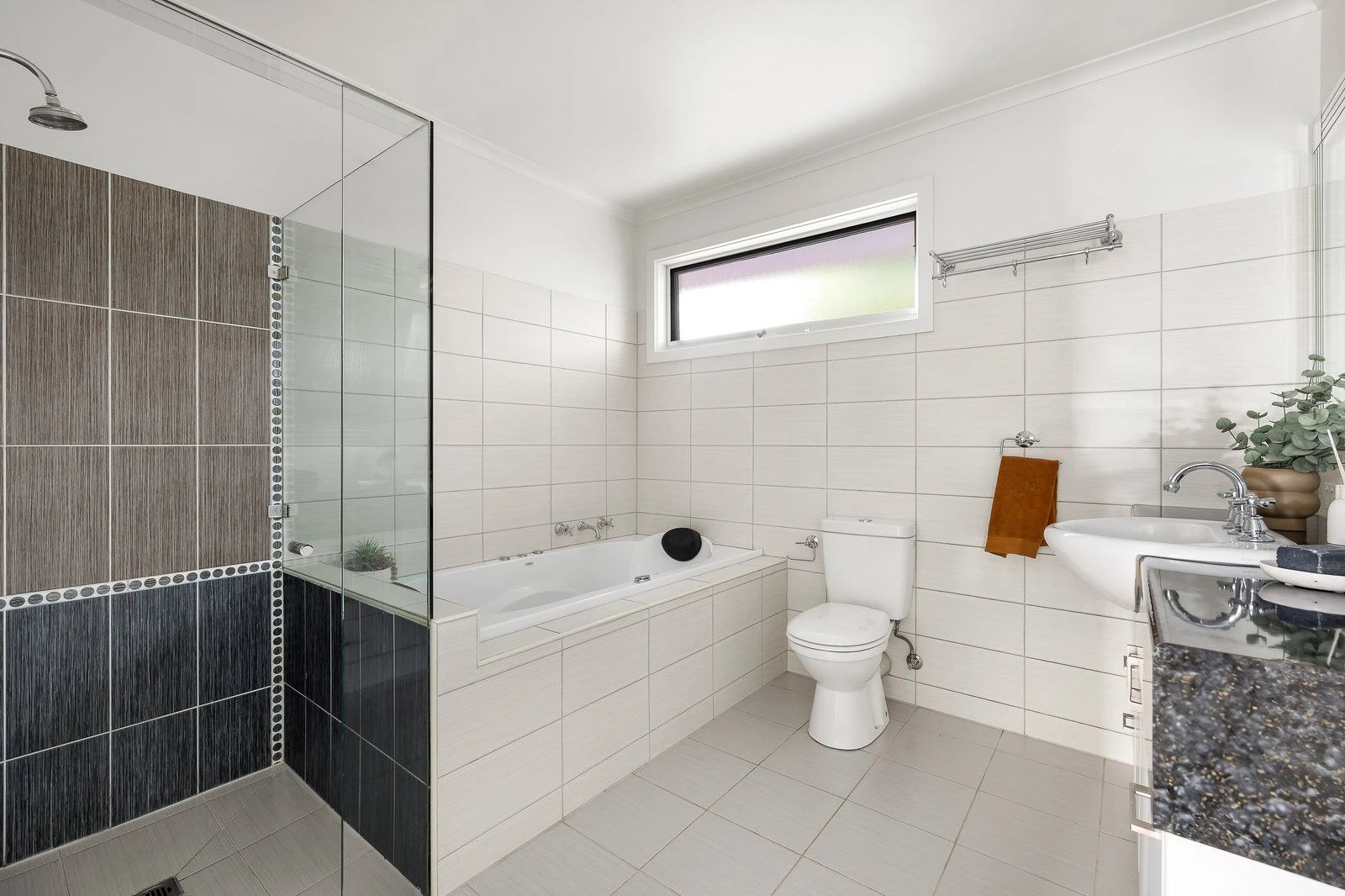 2/15 Essex Road, Surrey Hills, 3127