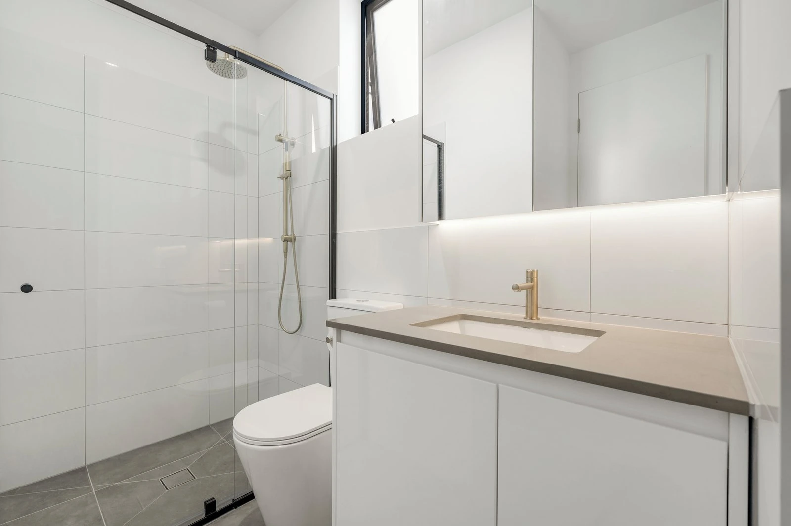 2/17 Delany Close, Canterbury, 3126