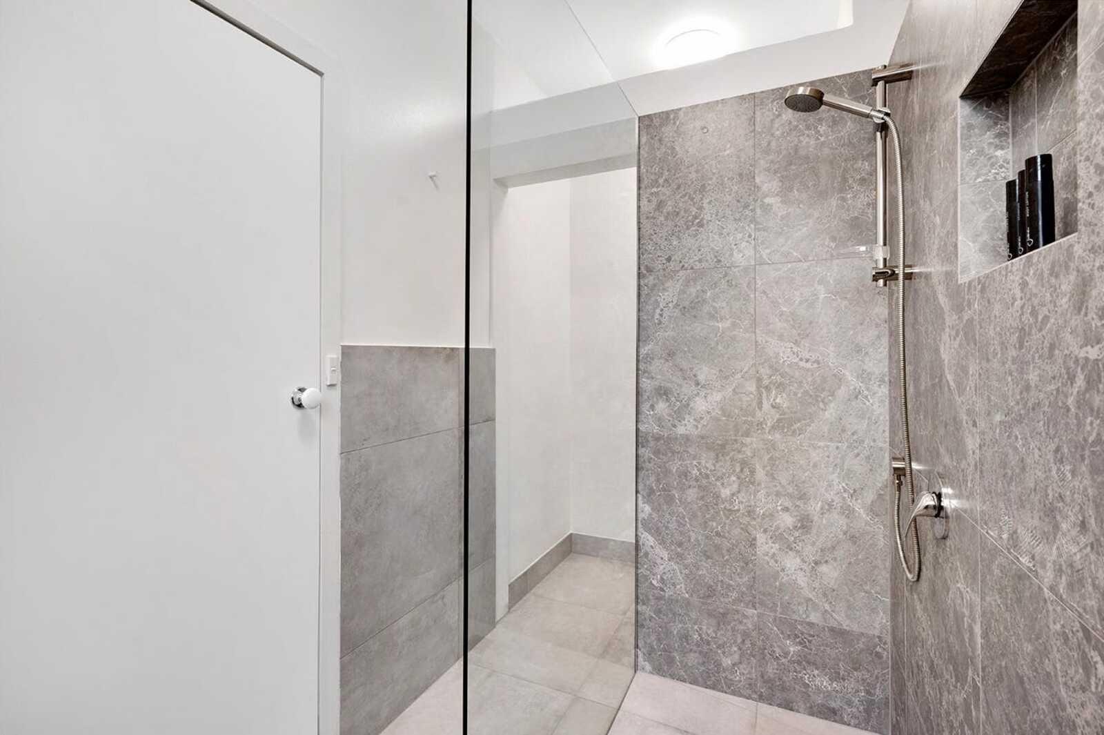 2/187 Kooyong Road, Toorak, 3142