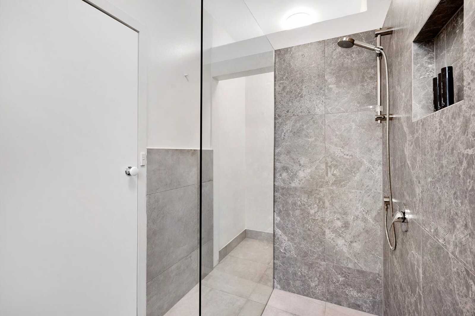 2/187 Kooyong Road, Toorak, 3142