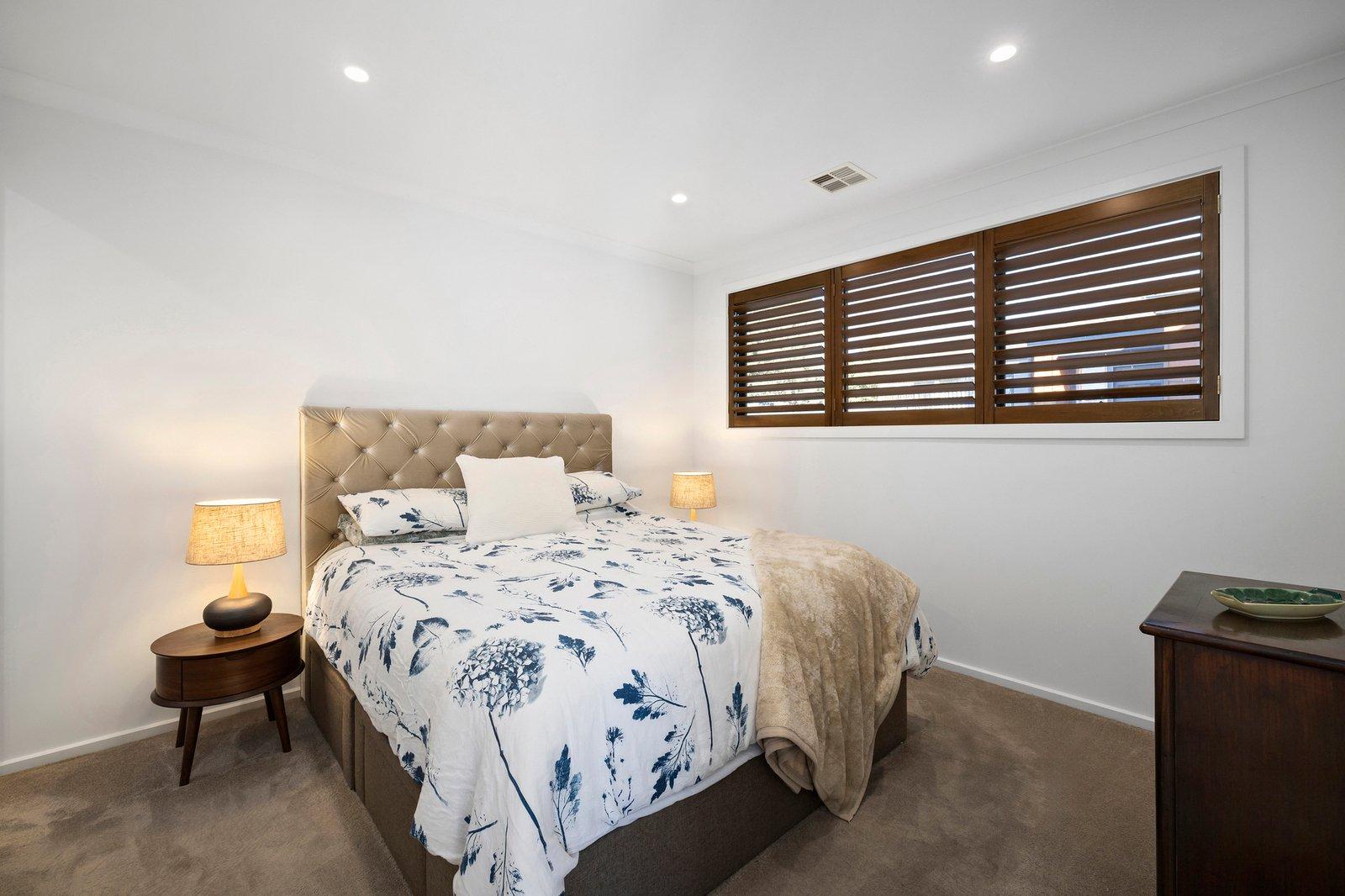 2/18 Macdonald Grove, Mornington, 3931