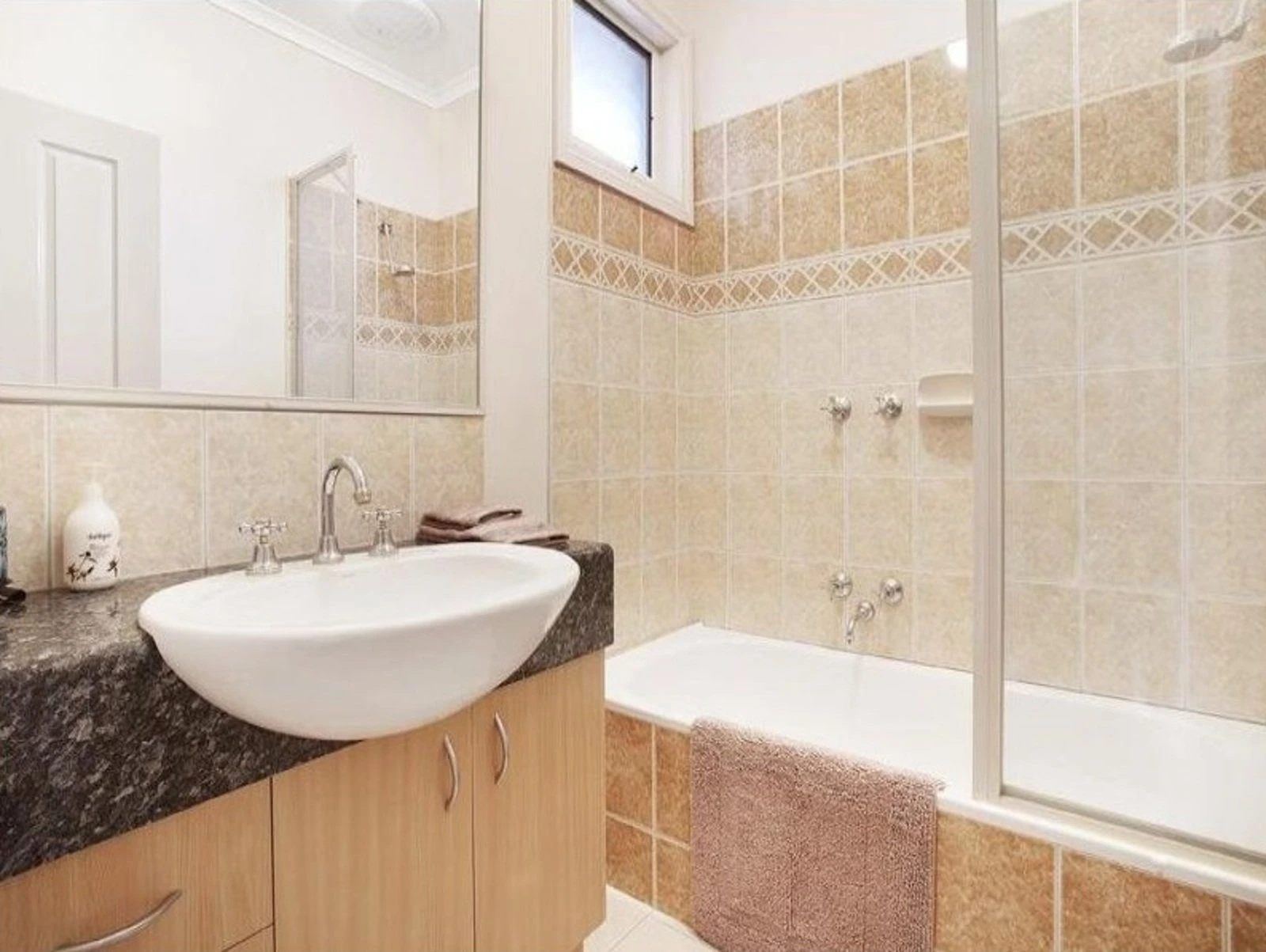 2/19 Woodville Avenue, Glen Huntly, 3163