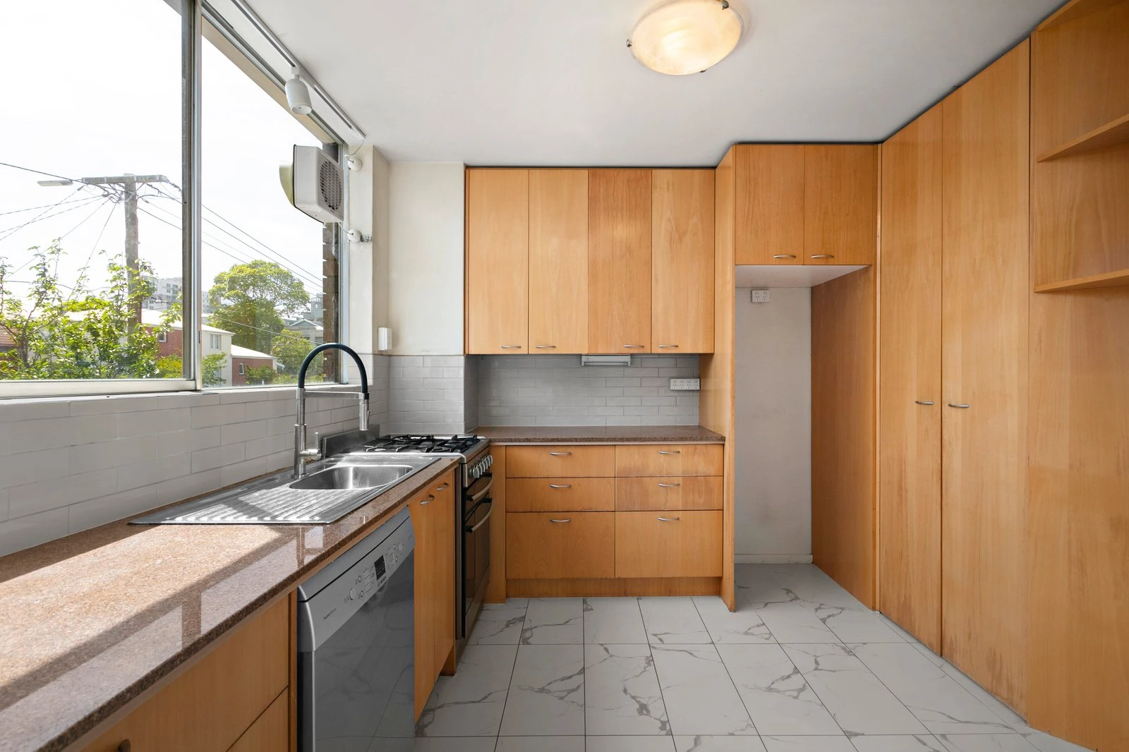 2/4 Heather Street, South Melbourne, 3205