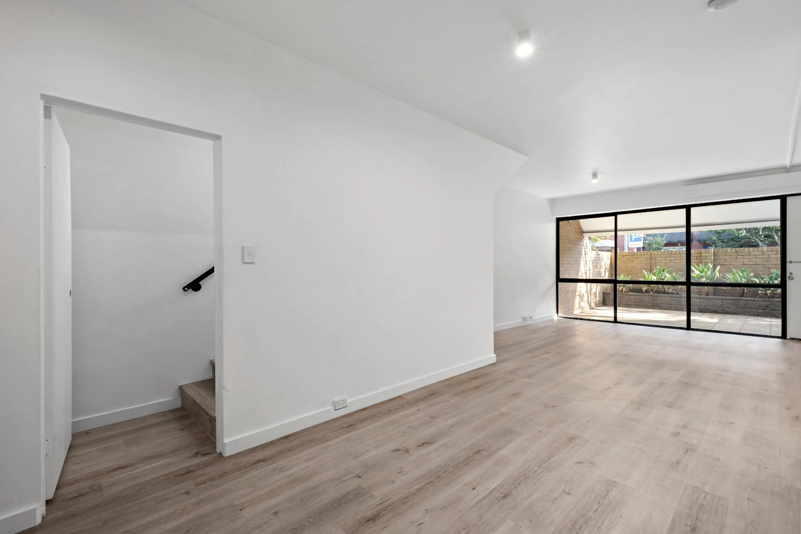 2/20 Commercial Road, Melbourne, 3004