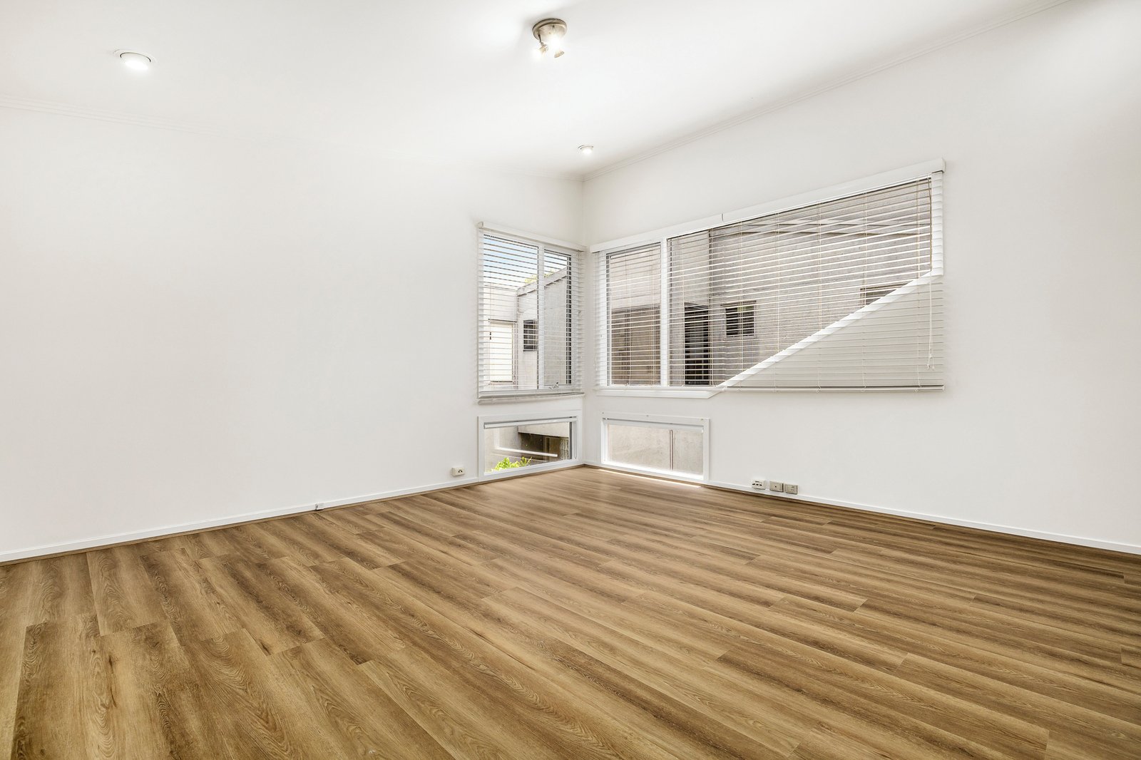 22/15 Beach Street, Port Melbourne, 3207