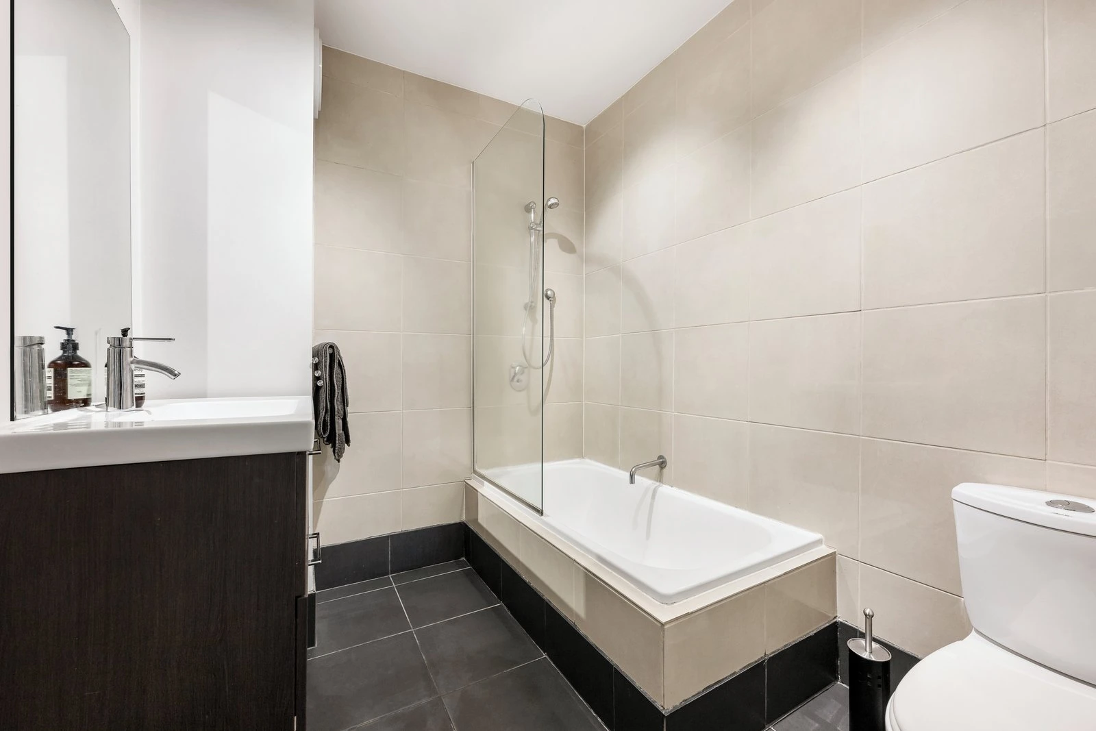 2/246 Union Road, Surrey Hills, 3127