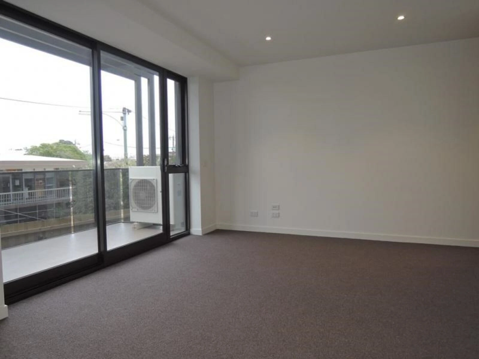 22/872-874 Doncaster Road, Doncaster, 3108