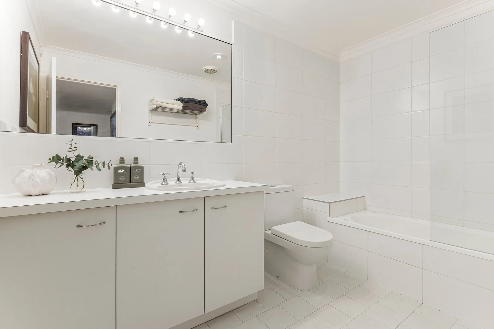2/312 Barkers Road, Hawthorn, 3122