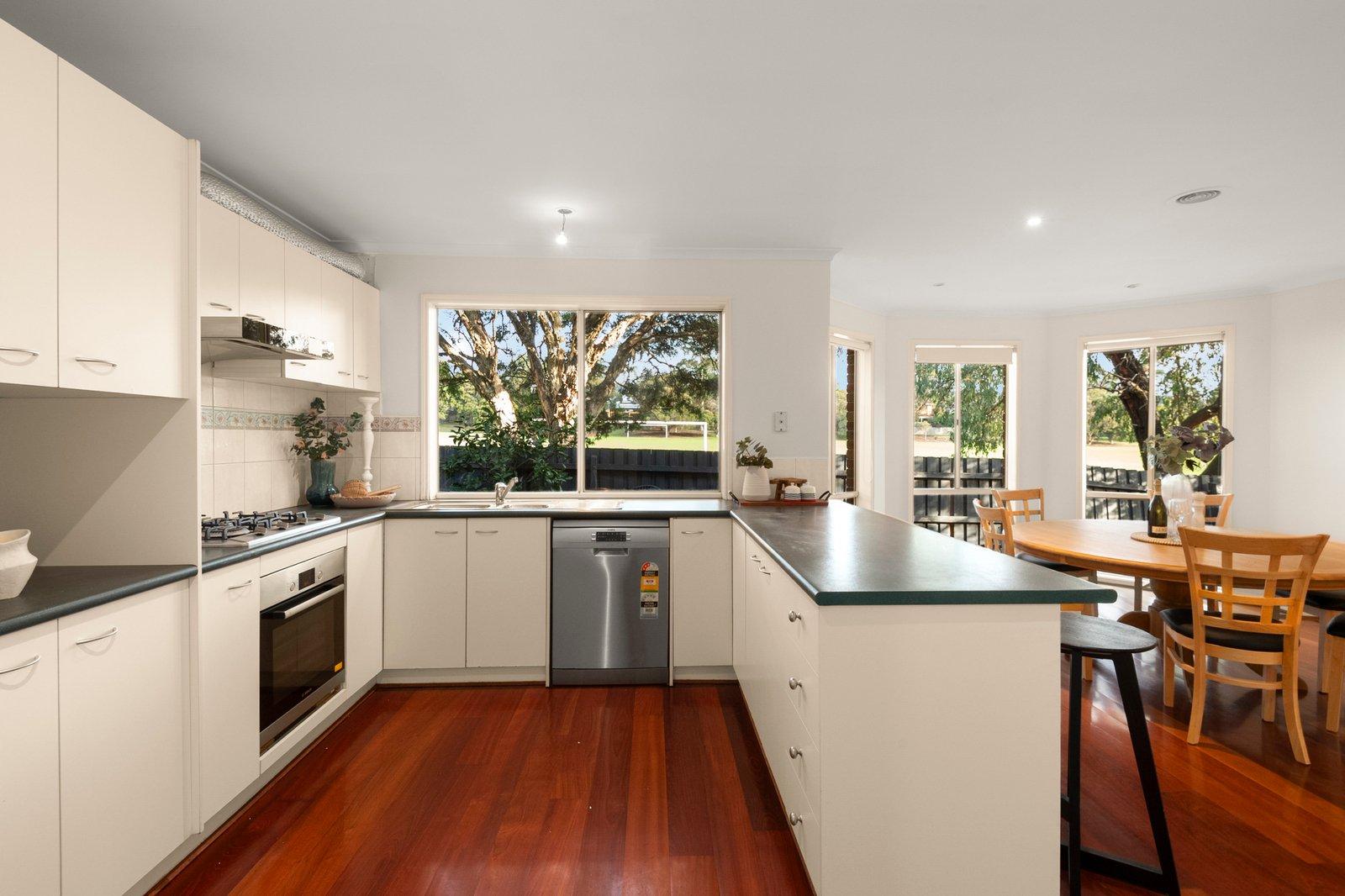2/32 Albury Road, Balwyn North, 3104