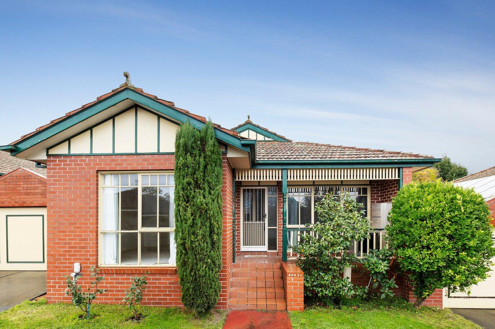 2/4 Florence Road, Surrey Hills, 3127