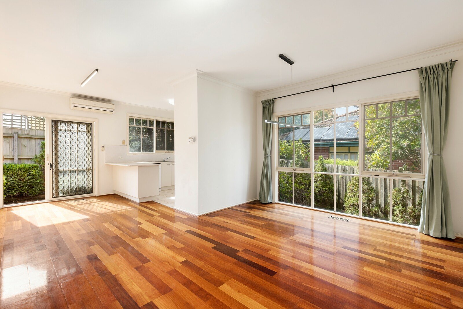 2/4 Florence Road, Surrey Hills, 3127
