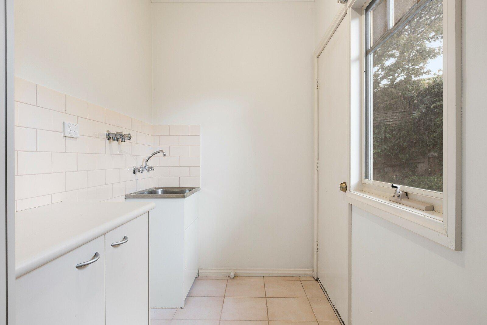 2/4 Florence Road, Surrey Hills, 3127