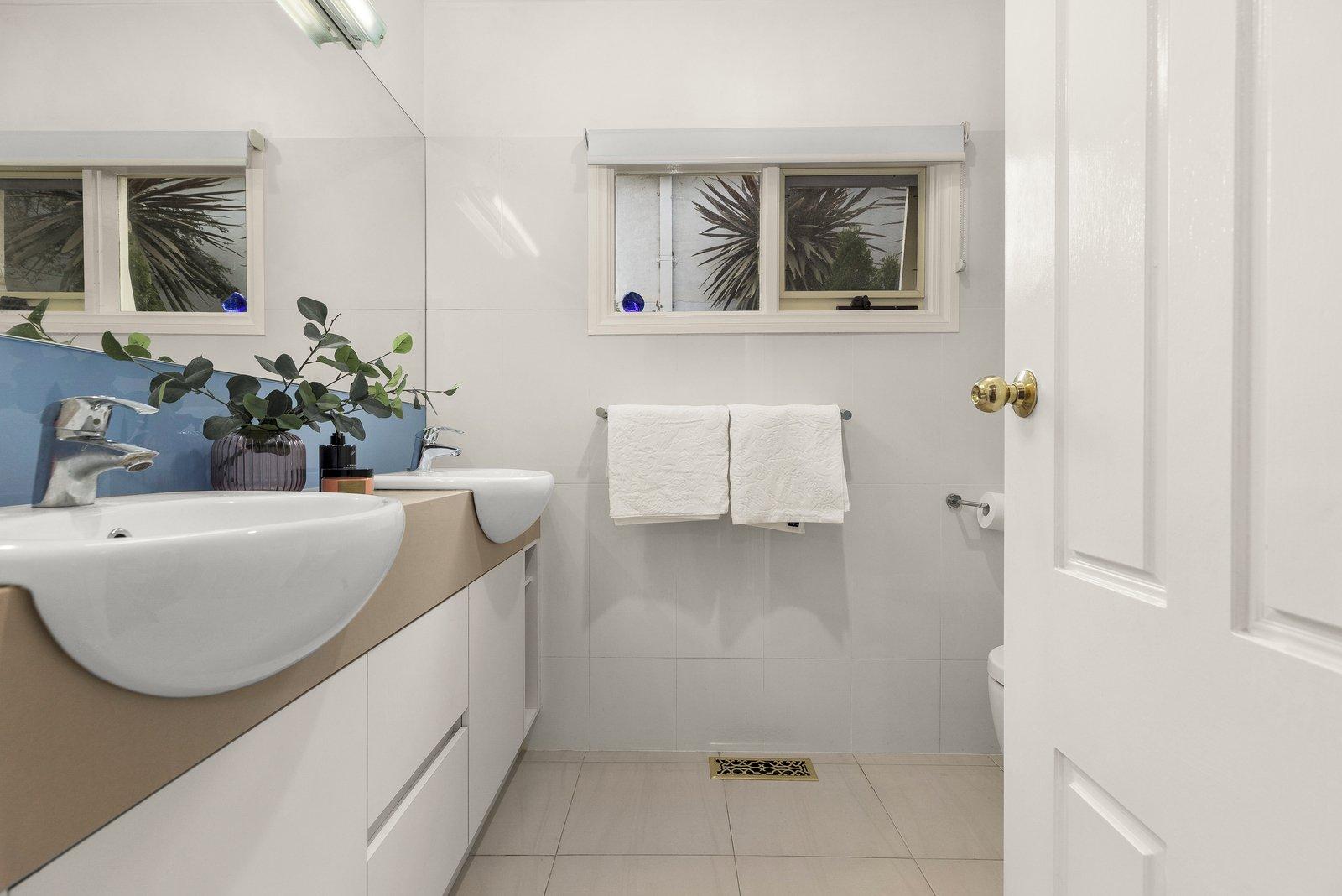 2/4 Hopetoun Avenue, Canterbury, 3126