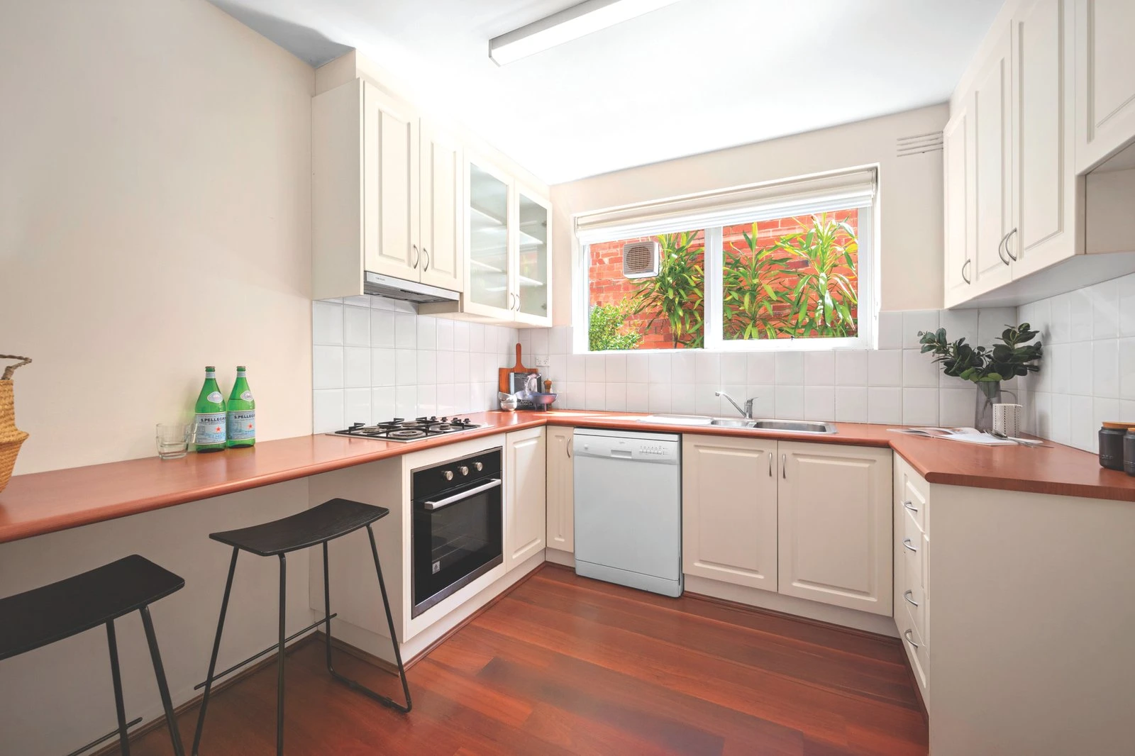 2/40 Rothesay Avenue, Elwood, 3184