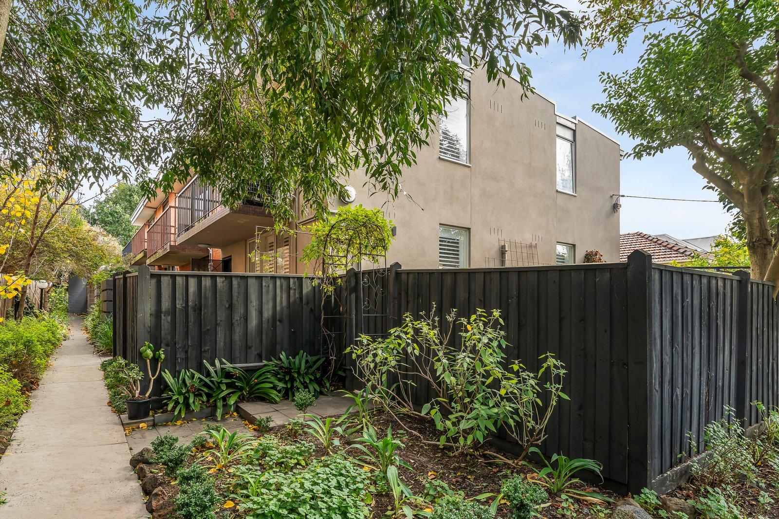 2/41 Aintree Road, Glen Iris, 3146