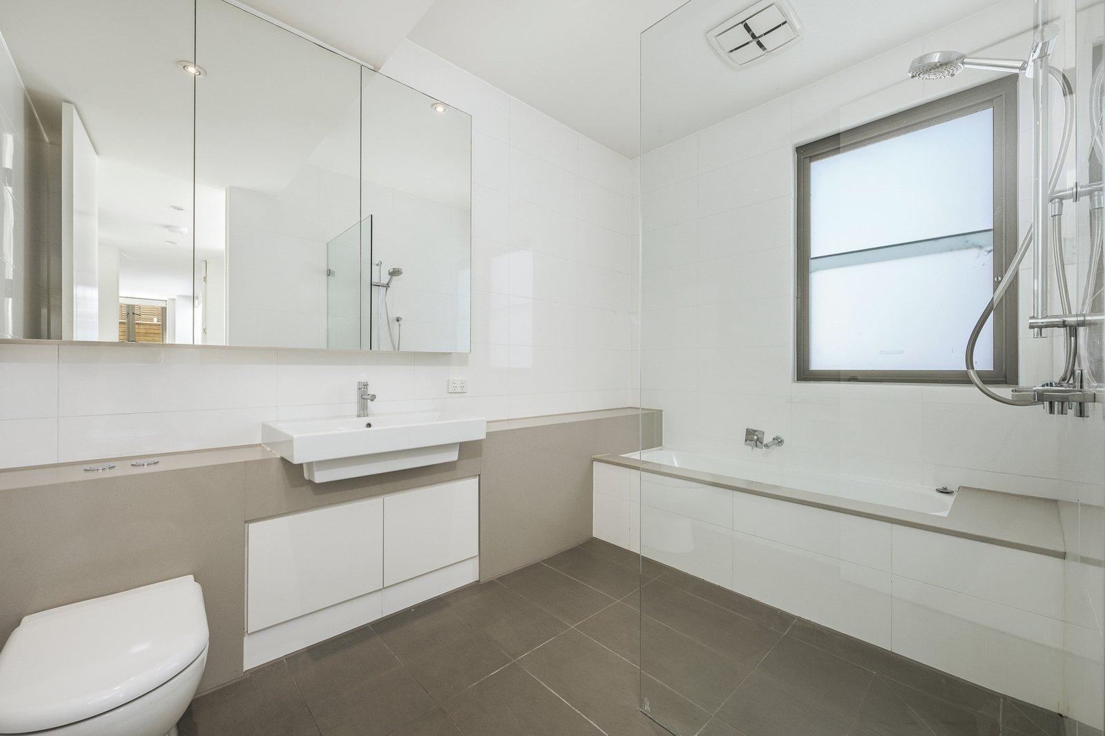 2/43 Faversham Road, Canterbury, 3126