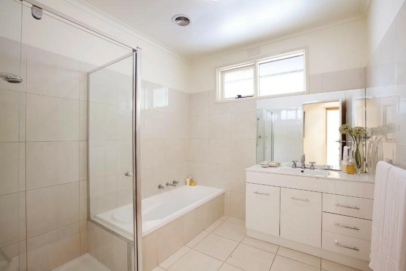 2/5 Erica Avenue, Glen Iris, 3146