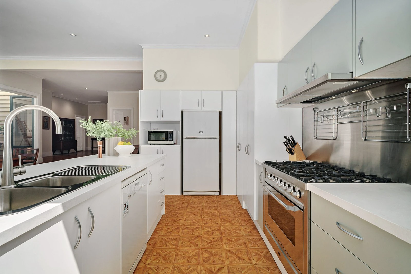28 Carrington Grove, St Kilda East, 3183
