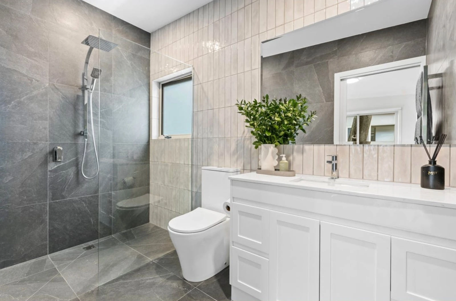 2/9 Baker Street, Murrumbeena, 3163