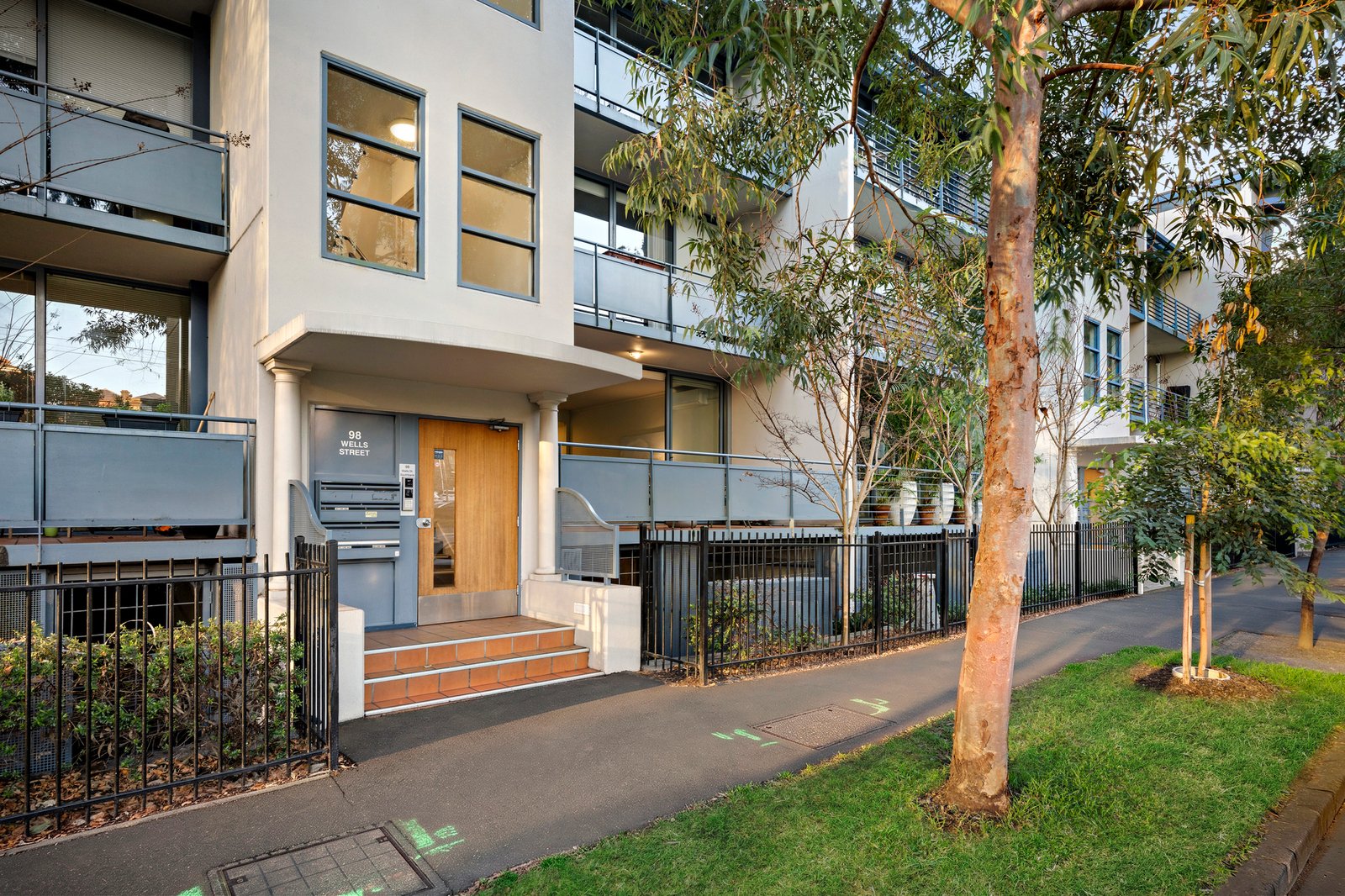 2/98 Wells Street, Southbank, 3006