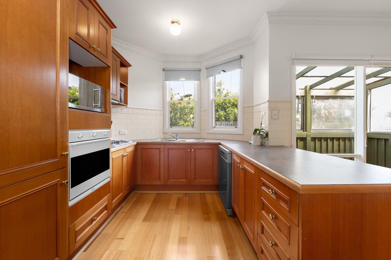2C Russell Street, Surrey Hills, 3127