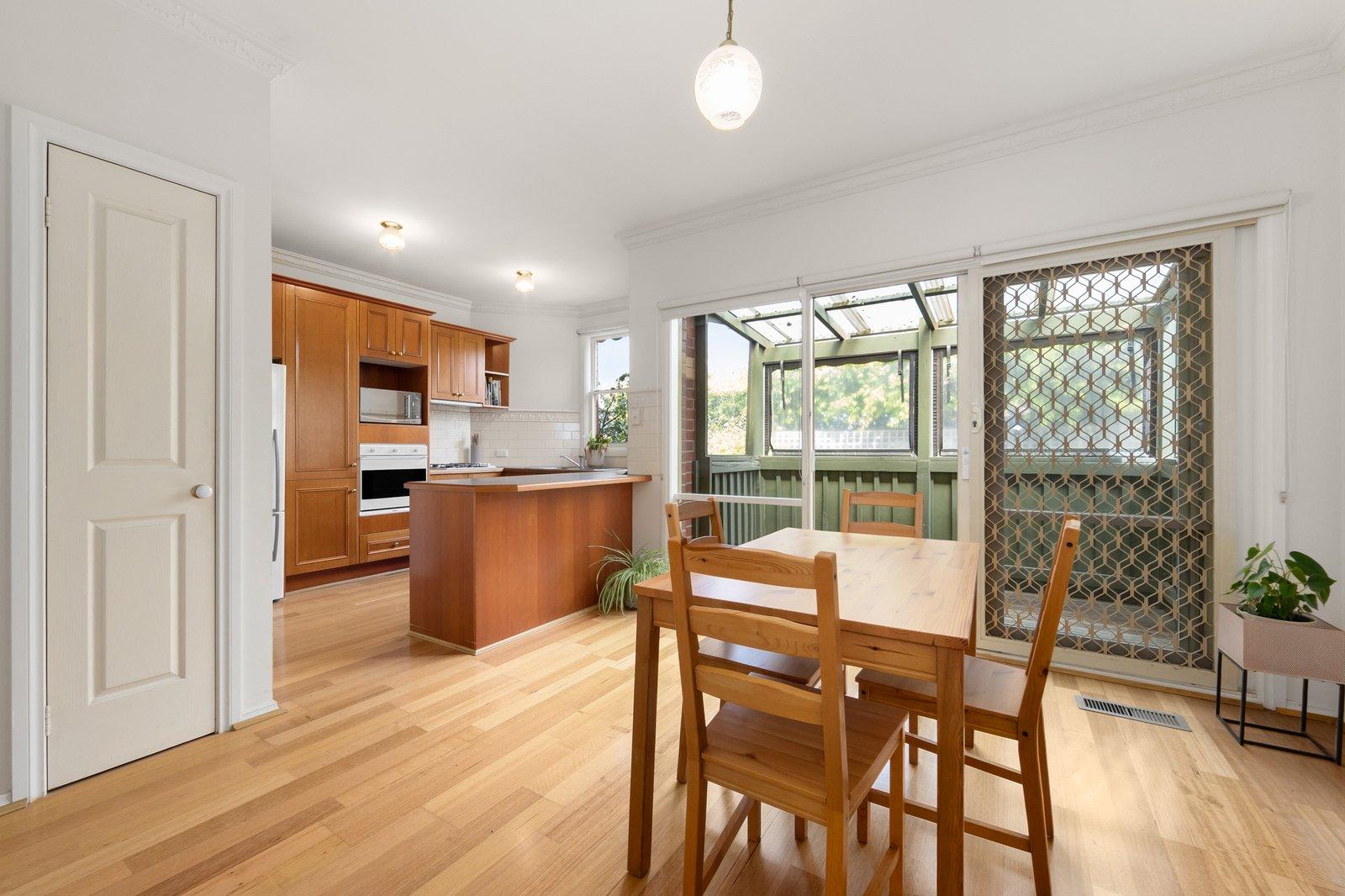 2C Russell Street, Surrey Hills, 3127