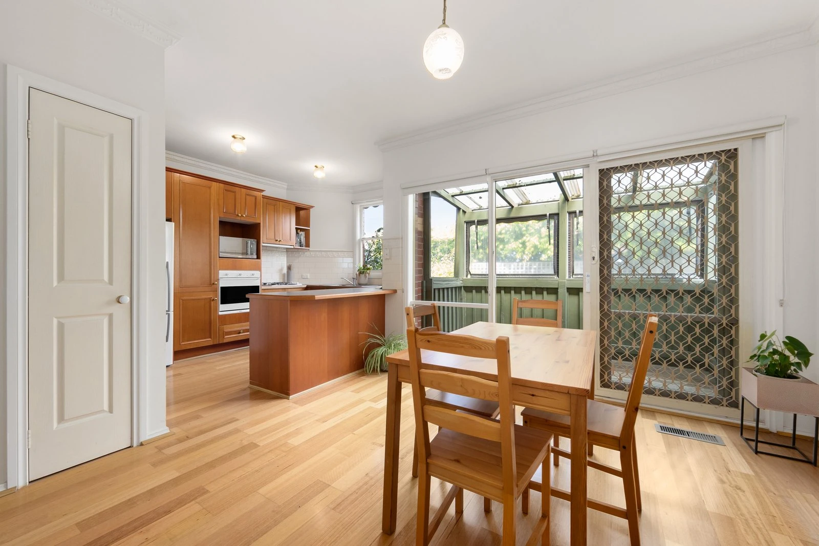 2C Russell Street, Surrey Hills, 3127