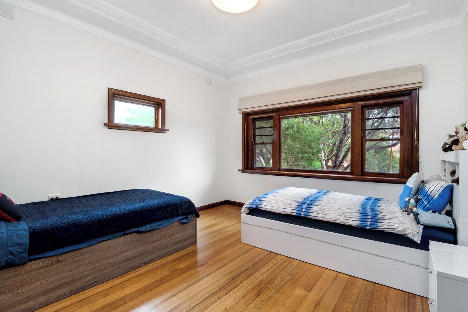 32 Bennett Parade, Kew East, 3102