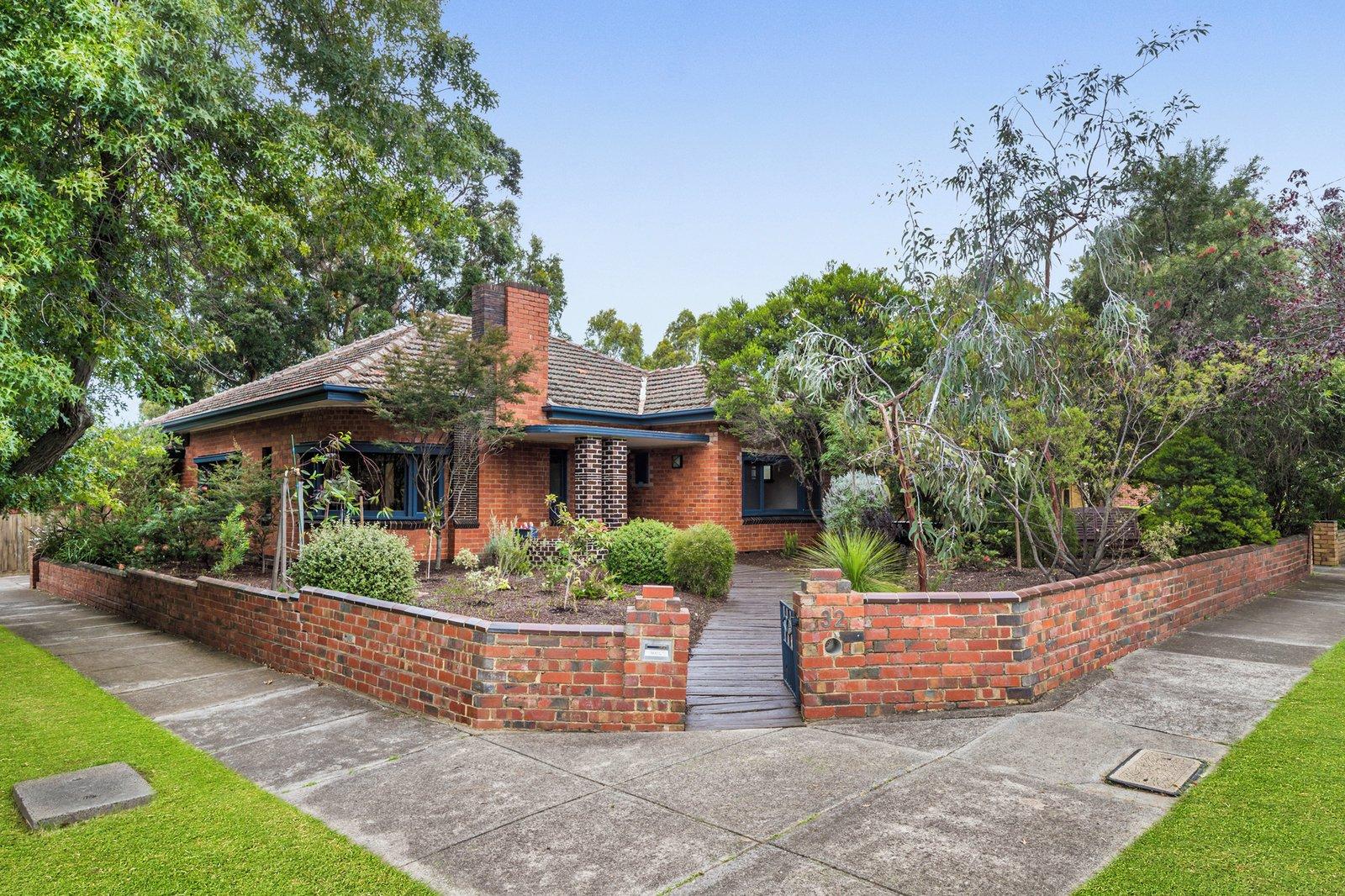 32 Bennett Parade, Kew East, 3102