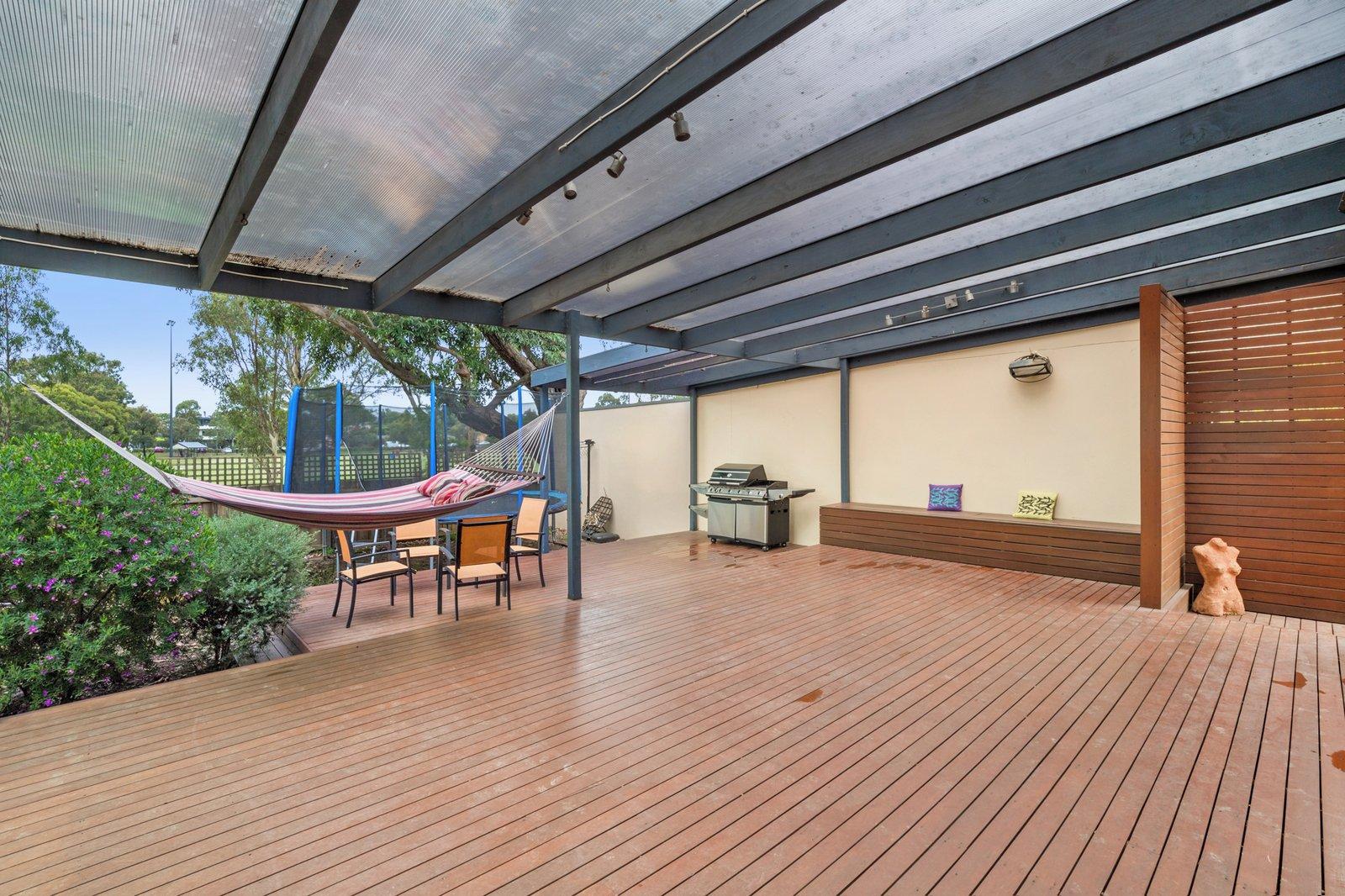 32 Bennett Parade, Kew East, 3102